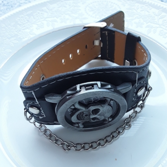 Mens Unisex Skull & Chain Punk Rock Watch - Picture 2 of 2